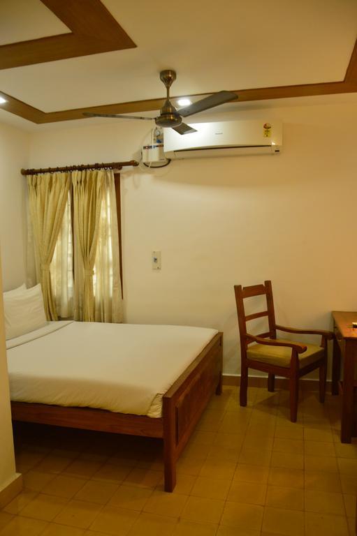 Hotel Cours Chabrol Pondicherry Esterno foto