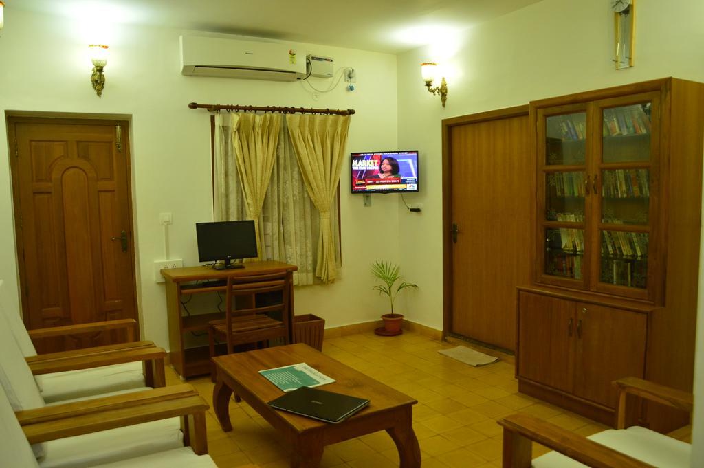 Hotel Cours Chabrol Pondicherry Esterno foto