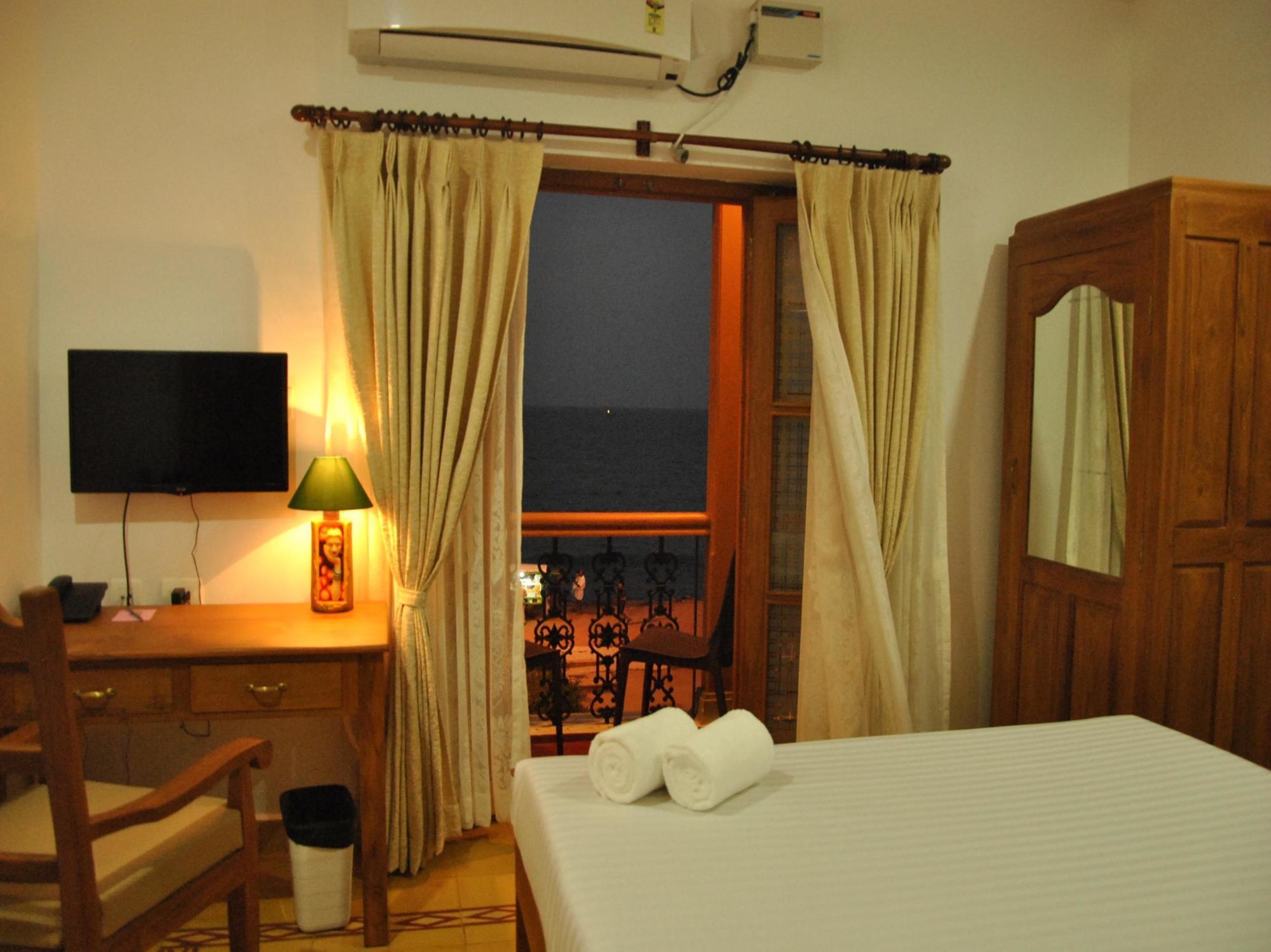 Hotel Cours Chabrol Pondicherry Esterno foto